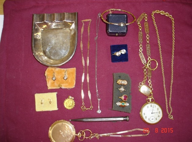 ÚZSVM prodával šperky za bezmála 180 tisíc, které získal od zemřelého z...