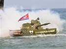 Manévry severokorejské armády na zábrech státní tiskové agentury KCNA z 20....