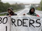 Nkolik stovek migrant zatarasilo dálnici u eckého msta Polikastro (23....