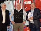 Zleva bývalí fotbalisté Karol Dobiá, Ivo Viktor a Antonín Panenka v Síni slávy...