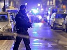 Policie pi veerním zásahu v bruselské tvrti Schaerbeek (25. bezna 2016).