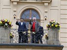 Prezident Milo Zeman se svým ínským protjkem na zámku v Lánech (28. bezen...