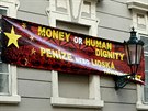 Transparent na podporu lidských práv na budov ve Snmovní ulici v Praze jeko...