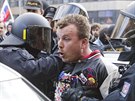 Policisté zasáhli pi demonstraci v Praze (26. bezna 2016).