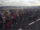 Situace na bruselském letiti Zaventem krátce po prvním výbuchu. (22. bezna...