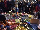 Lidé v Bruselu zapalovali svíky za obti teroristických útok na Place de la...