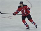 Obránce Vojtch Mozík pi debutu v NHL.