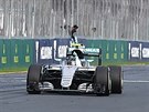 Nico Rosberg projídí vítzn cílem Velké ceny Austrálie formule 1.