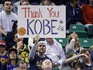 Fanouci v Salt Lake City vzdávají hold hvzd soupee - Kobemu Bryantovi z LA...