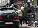 Na zábru televize VTM belgická policie v pátek 18. bezna zadruje Salaha...