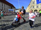 Pohled na ��astn�ky olomouck�ho p�lmaratonu, kter� se v ulic�ch m�sta b�el v...