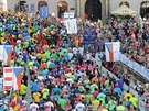 Pohled na ��astn�ky olomouck�ho p�lmaratonu, kter� se v ulic�ch m�sta b�el v...