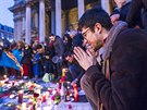 Lidé v Bruselu si veer pipomínali obti úterních teroristických útok. (23....