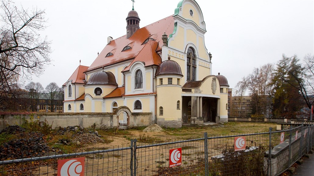 Spole�nost Iberus se p�vodn� rozhodla kostel opravit, p�em�nit jej na galerii,...