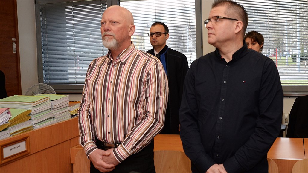 Zprava Petr Ku�nierz a Pavel Kouda p�i �tení rozsudku u Krajského soudu v Ústí...