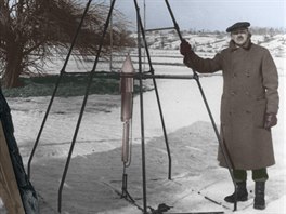 Robert Goddard u své první rakety, 16.3.1926