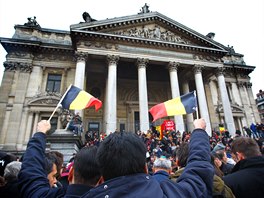 Burzovní námstí v centru belgické metropole se ve stedu v pravé poledne...