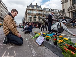 Belgiané uctívají obti bruselského útoku. (22. bezna 2016)
