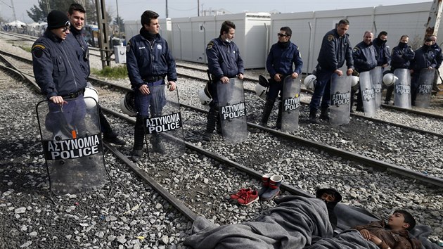 Benci v tboe Idomeni pobl makedonsk hranice (22. bezna 2016)