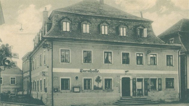 Hrádecká Beseda na snímku z roku 1925.