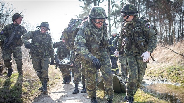 Vojci absolvovali speciln zdravotnick vcvik CLS (Combat Lifesaver) u kasren v Lipkch. Vojci se na nm u, jak poskytnout prvn pomoc v bojovch podmnkch.