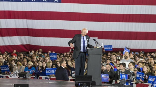 Shromdn na podporu Bernieho Sanderse v mst Madison ve Wisconsinu (26. bezna 2016).