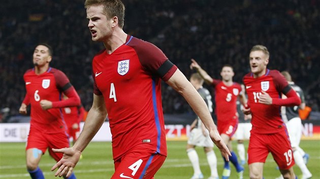 Eric Dier se raduje ze svho glu v nastavenm ase, kterm Anglian otoili ppravn utkn a porazili Nmecko.