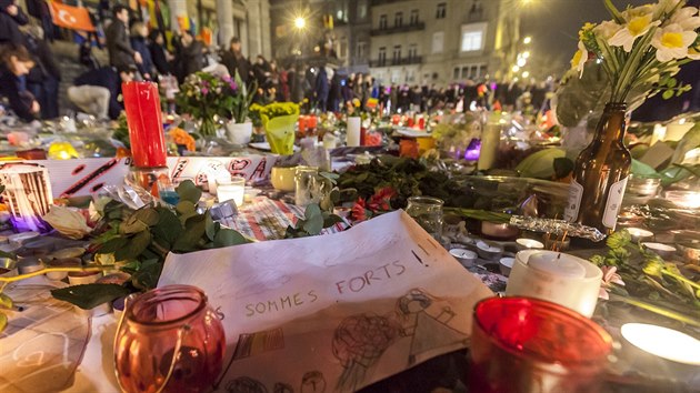 Minuta ticha a shromdn na bruselskm Place de la Bourse (24. bezna 2016)