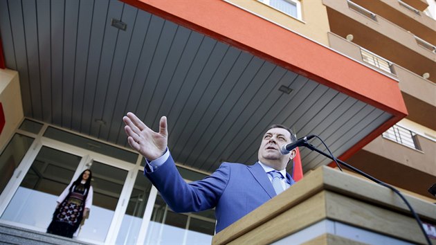 Prezident Republiky srbsk Milorad Dodik en pi oteven nov koleje v Pale (20. bezna 2016).