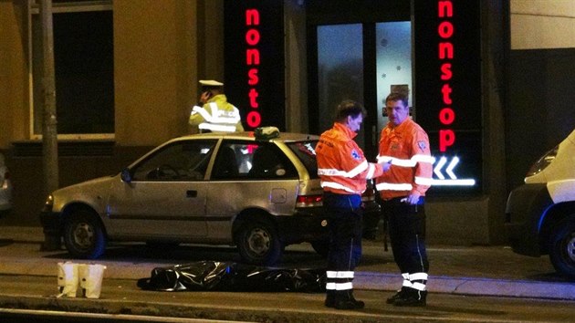 Smrteln nehoda v Sokolovsk ulici v Praze 8. (27. 3. 2016)