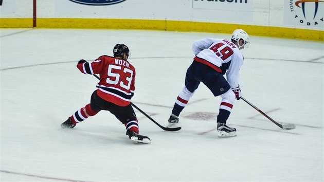 Obránce Vojtěch Mozík si proti Washingtonu připsal třetí start v NHL.
