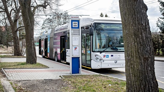 Trolejbus v Budjovicch ve tvrti tyi Dvory