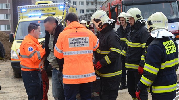 Jebnkovi se udlalo nevolno, dol ho spoutli ve stavebnm kontejneru (21.3.2016).