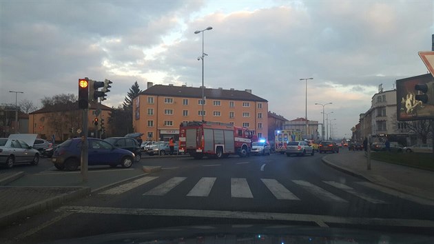 Na Kobyliském náměstí srazilo auto dívku na přechodu (22.3.2016)