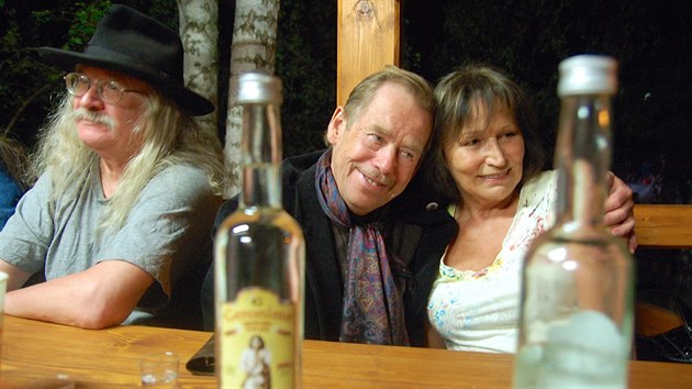V roce 2007 se v zákulisí trutnovského festivalu setkali (zleva) Ivan M. Jirous, Václav Havel a Marta Kubišová.