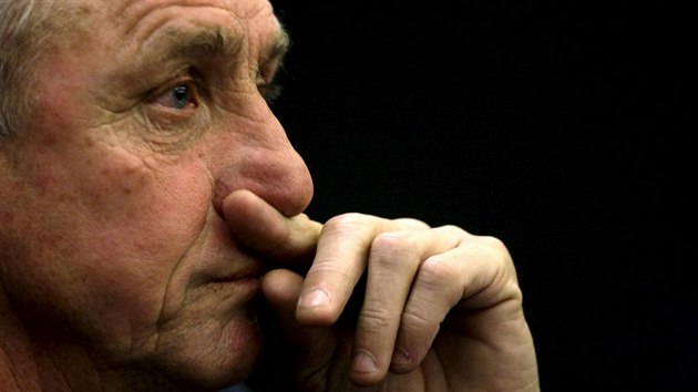 Zamyšlený Johan Cruyff  v roce 2009.