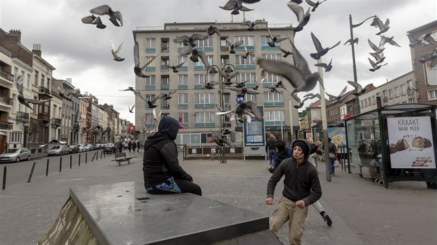 Centrum Molenbeeku. Zde se podle m�stn�ch srocuje nejv�ce mlad�ch, kte�� cel� den nic ned�laj� a z�st�vaj� do noci venku.