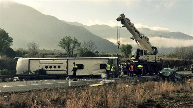 Tragická nehoda autobusu se stala na 333. kilometru dálnice AP7 u města Freginals, asi v polovině vzdálenosti mezi Valencií a Barcelonou.