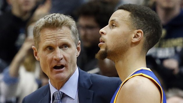 Steve Kerr lad taktiku Golden State se Stephenem Currym.