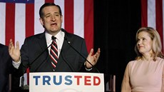 Ted Cruz a jeho ena Heidi v Houstonu (15. bezna 2016)