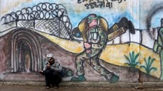 Grafiti oslavující Hamas v pásmu Gazy (28. března 2016)