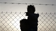 B�enci v tábo�e Idomeni poblí� makedonské hranice (22. b�ezna 2016)