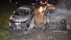 V Pardubicích sho�ely dva osobní vozy. (26. b�ezna 2016)
