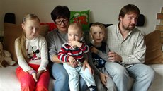 Ro�ní chlapec v d�sledku n�kolikadenních vysokých hore�ek dostal svalové k�e�e,...