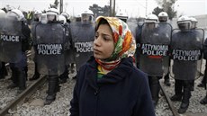 B�enci v Idomeni po�adovali otev�ení �ecko-makedonské hranice. (27. b�ezna...
