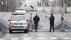 Policisté hlídkují v Bruselu u stanice metra Maalbeek, kde útočili sebevražední...