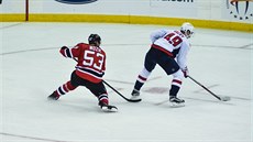 Obránce Vojtch Mozík si proti Washingtonu pipsal tetí start v NHL.