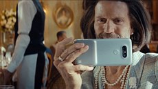 Herec Jason Statham úinkuje v nové reklam na telefon LG G5.