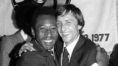 Johan Cruyff (vpravo) a Pelé v roce 1978.