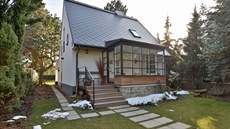 Pohled z ulice na d�m po rekonstrukci